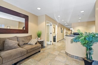 1516 Brookhollow Dr, Santa Ana, CA à louer Photo intérieure– Image 1 sur 5