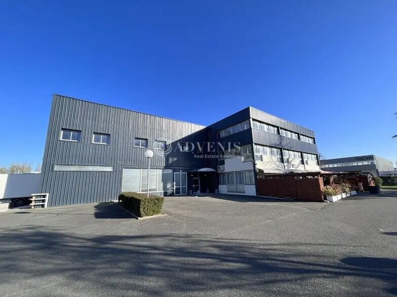 Bureau dans Trappes à vendre - Photo de l’immeuble – Image 1 sur 7