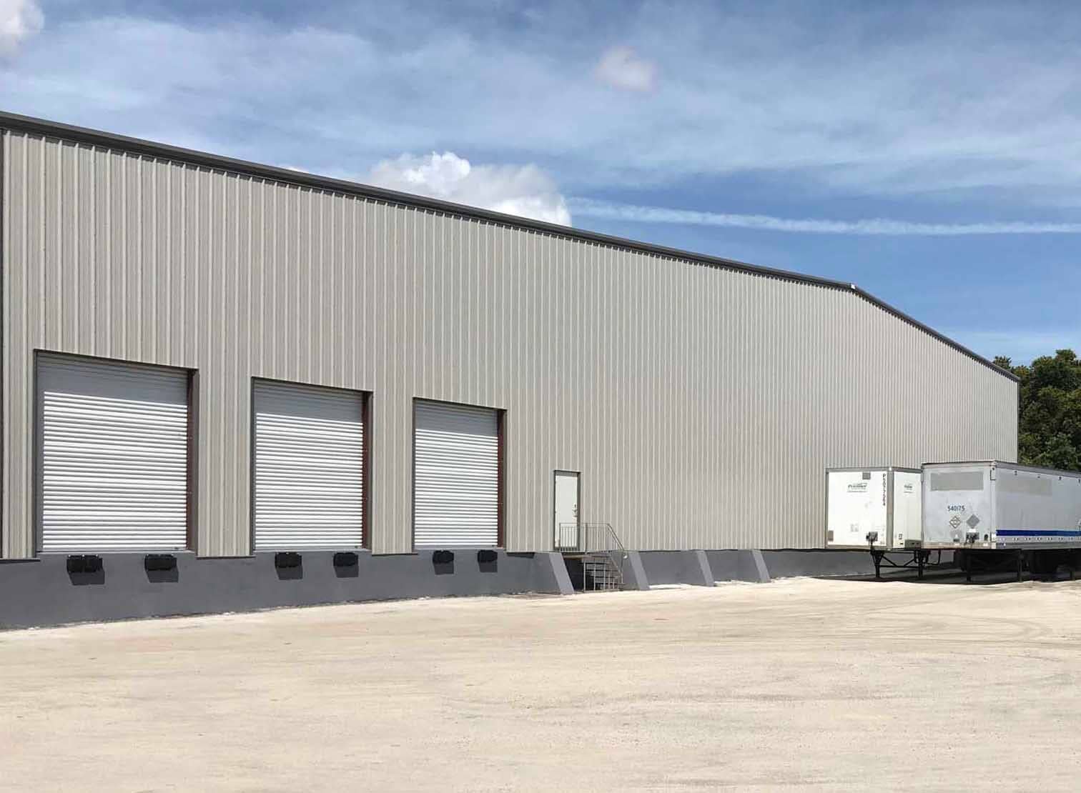 5226 E Hillsborough Ave, Tampa, FL à louer Photo de l’immeuble– Image 1 sur 2