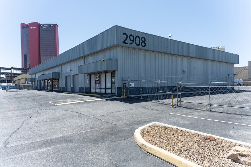 2908 S Highland Dr, Las Vegas, NV à louer - Photo principale – Image 1 sur 35