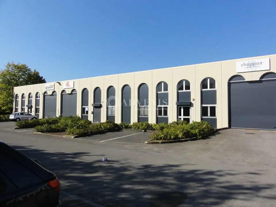 Local d’activités dans Noisy-le-Grand à louer Photo de l’immeuble– Image 1 sur 8