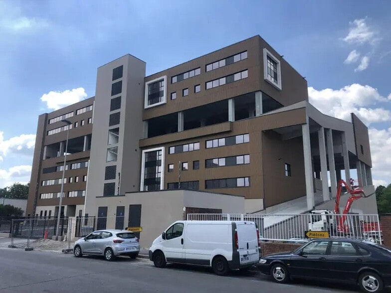 Local d’activités dans Colombes à louer - Photo de l’immeuble – Image 3 sur 29