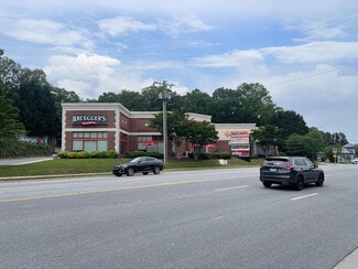 Plus de détails pour 3215 Battleground Ave, Greensboro, NC - Local commercial à louer