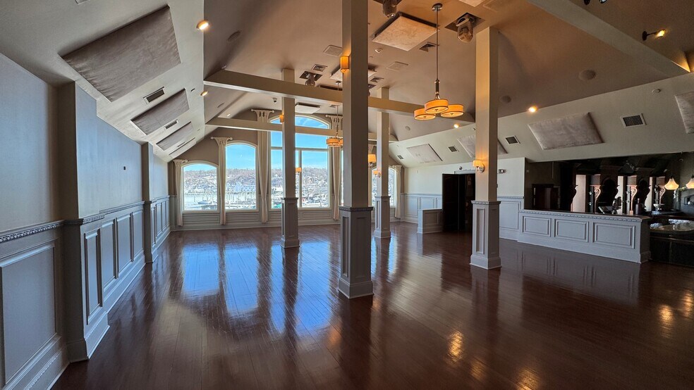 154 W Broadway, Port Jefferson, NY à louer - Photo intérieure – Image 2 sur 14