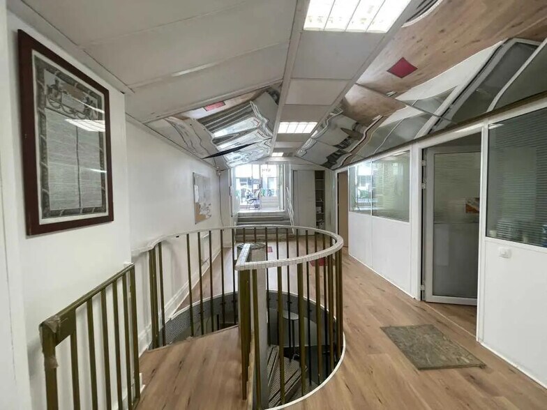 Local commercial dans Paris à louer - Photo de l’immeuble – Image 3 sur 14