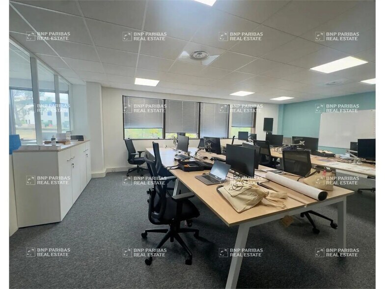 Bureau dans Aix-en-Provence à louer - Photo de l’immeuble – Image 2 sur 14