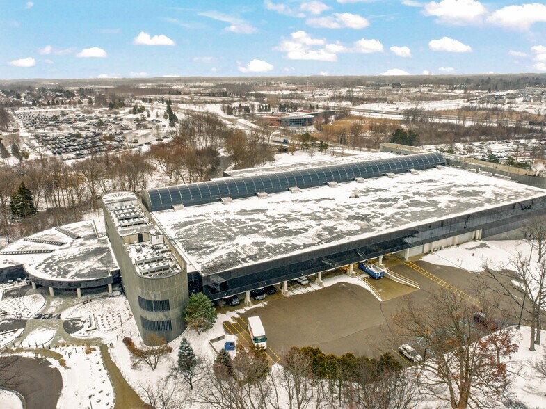 3701 Hamlin Rd, Auburn Hills, MI à louer - Photo de l’immeuble – Image 1 sur 16