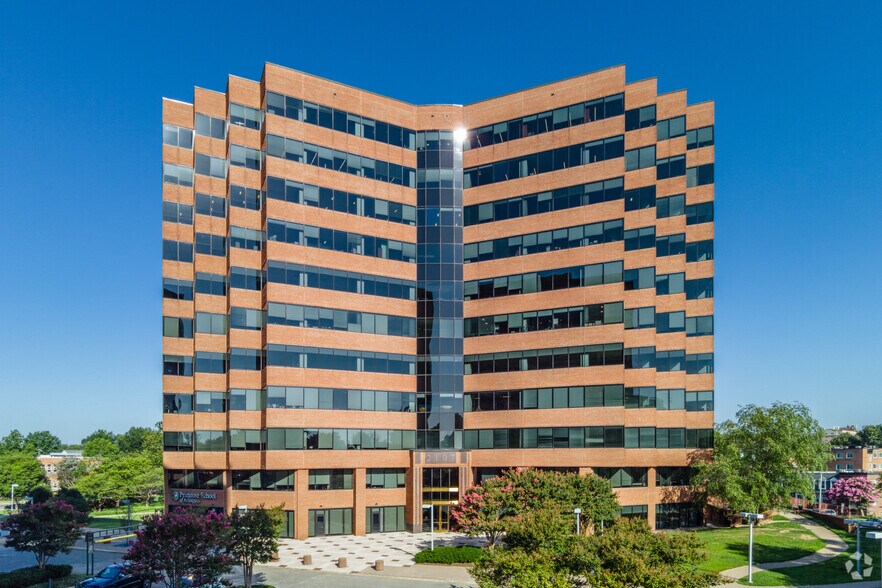 2107 Wilson Blvd, Arlington, VA à louer - Photo de l’immeuble – Image 1 sur 9