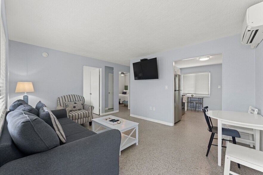 1708 S Atlantic Ave, New Smyrna Beach, FL à vendre - Photo intérieure – Image 3 sur 79