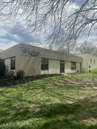 Plus de détails pour 33 & 35 Sproul Rd – Bureau à vendre