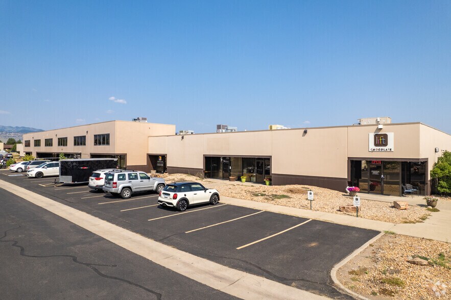 Industrial Suites K & L portefeuille de 2 biens à vendre sur LoopNet.fr - Photo principale – Image 1 sur 1