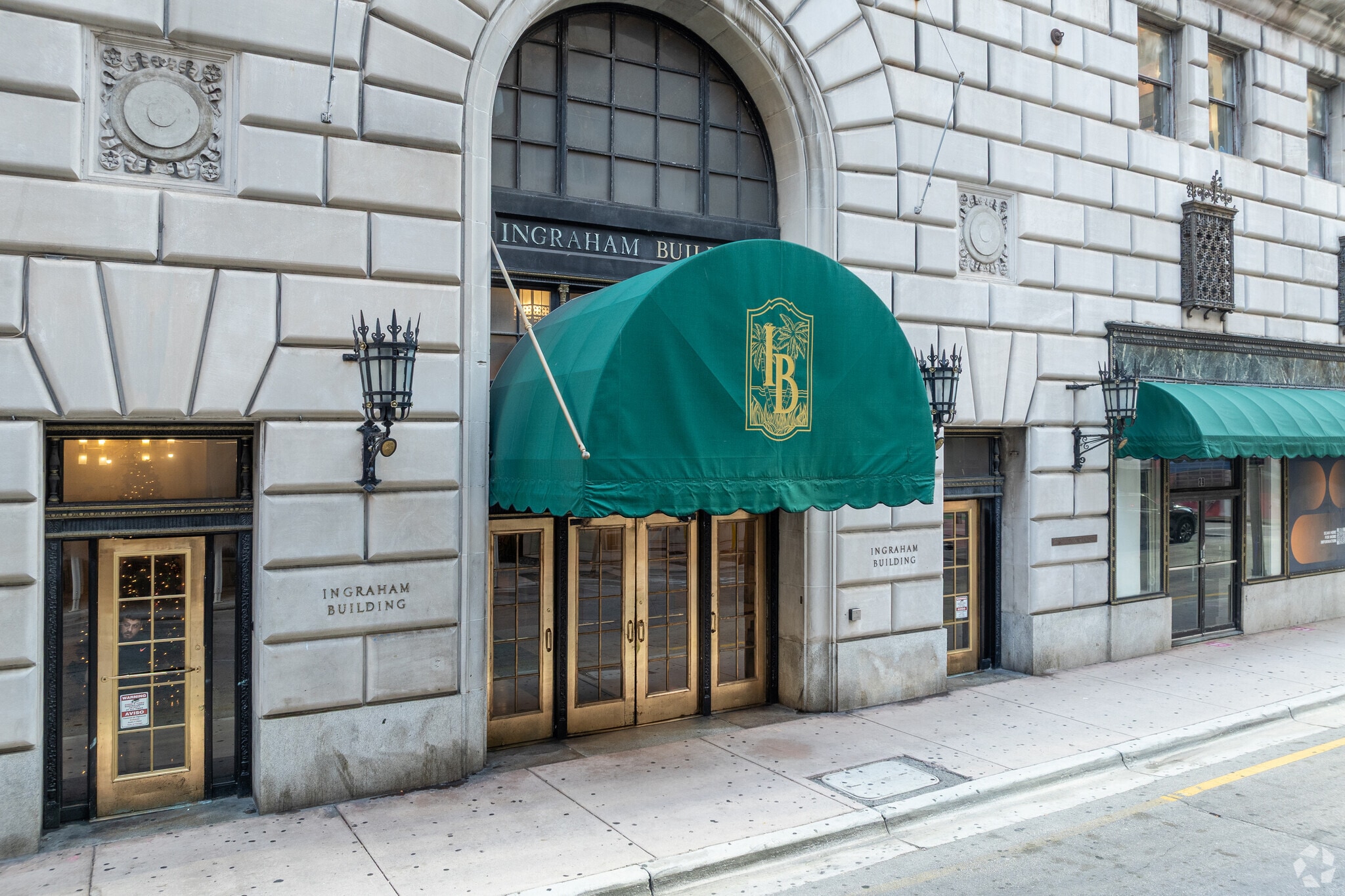 25 SE 2nd Ave, Miami, FL à louer Photo de l’immeuble– Image 1 sur 29