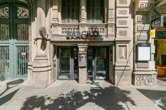 Local commercial dans Barcelone, Barcelona à louer Photo de la construction– Image 1 sur 16