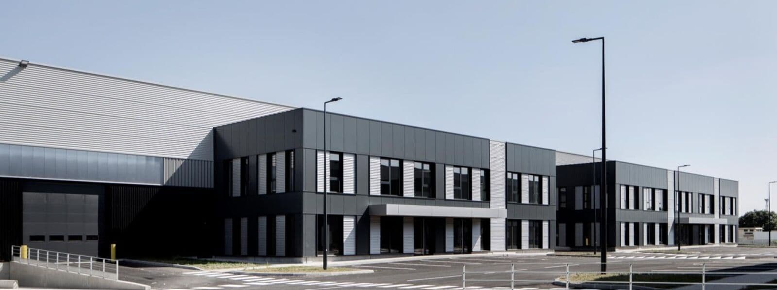 Rue Du Commandant Rolland, Le Bourget à louer Photo de l’immeuble– Image 1 sur 5