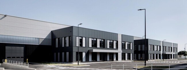 Plus de détails pour Rue Du Commandant Rolland, Le Bourget - Bureau, Local d'activités à louer