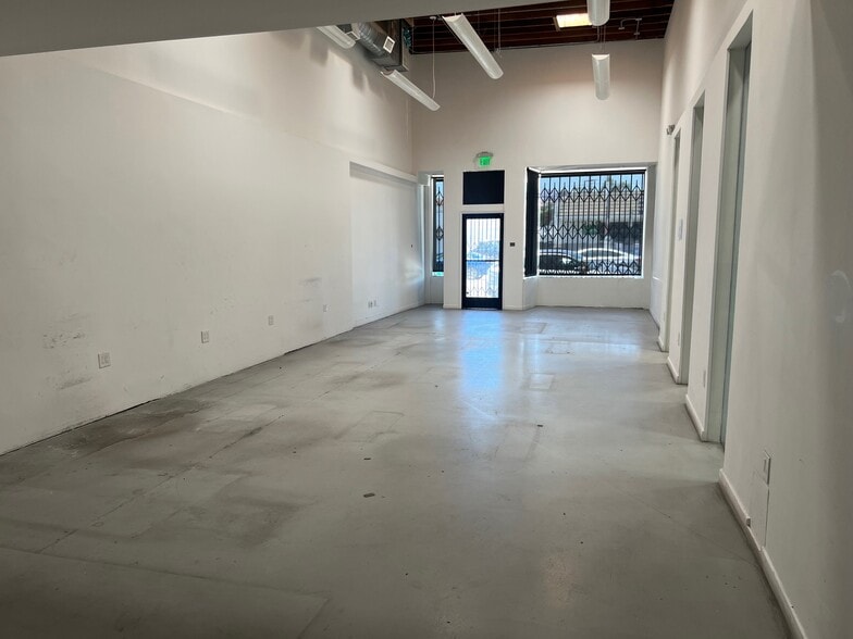 1084-1088 S Fairfax Ave, Los Angeles, CA à louer - Photo intérieure – Image 2 sur 11