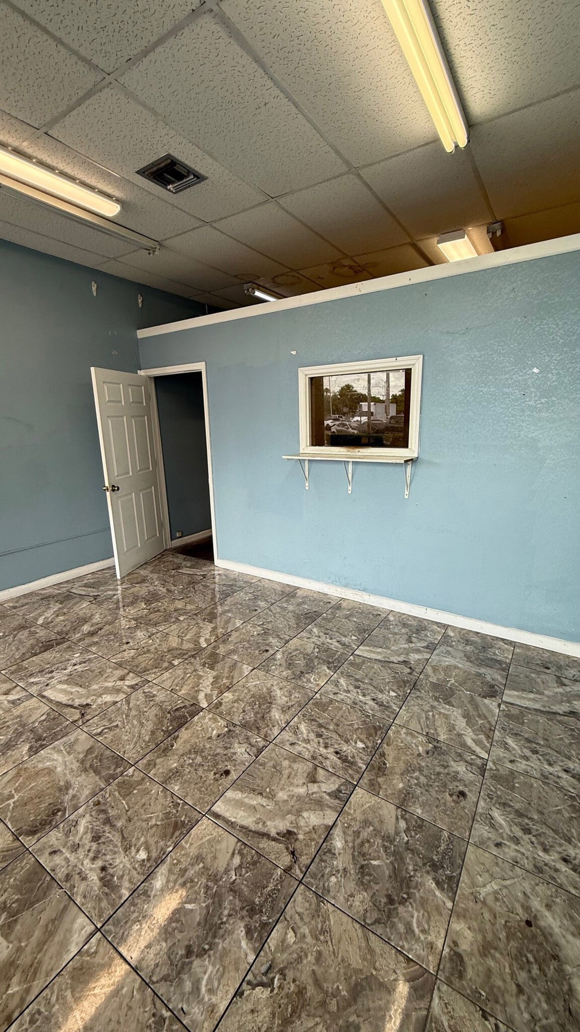 8255 Sunset Strip, Sunrise, FL à louer Photo intérieure– Image 1 sur 7