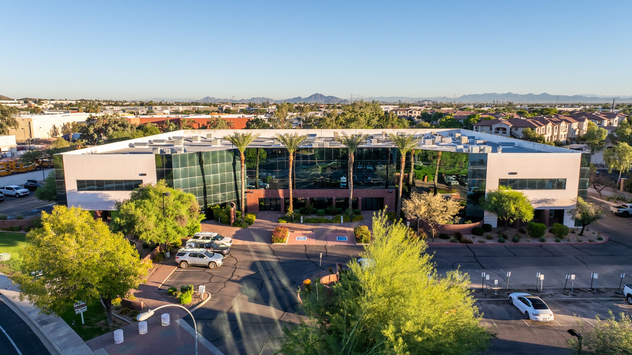 1310 W Drivers Way, Tempe, AZ à louer Photo de l’immeuble– Image 1 sur 7