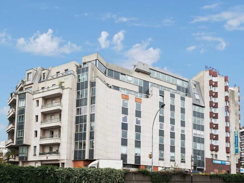 Bureau dans Joinville-le-Pont à louer - Photo de l’immeuble – Image 1 sur 9