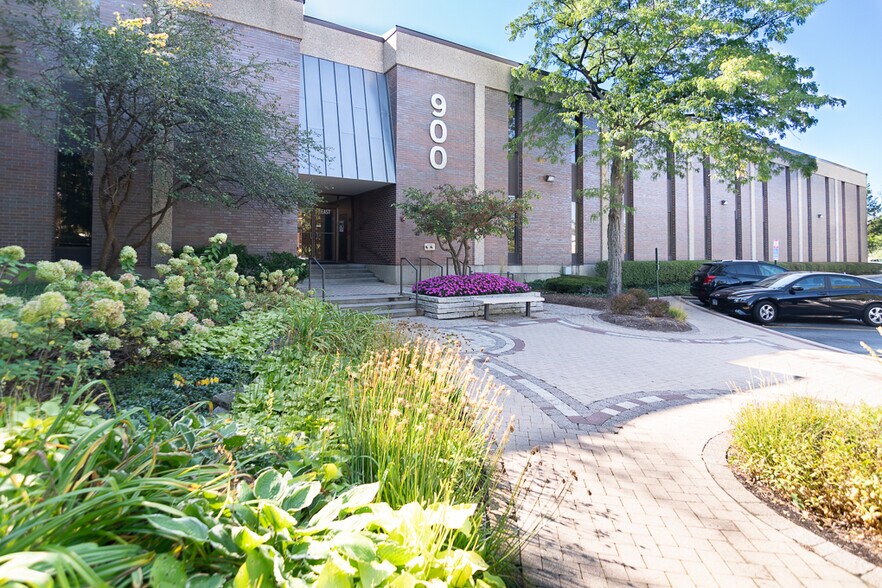 900 Skokie Blvd, Northbrook, IL à louer - Photo de l’immeuble – Image 1 sur 13