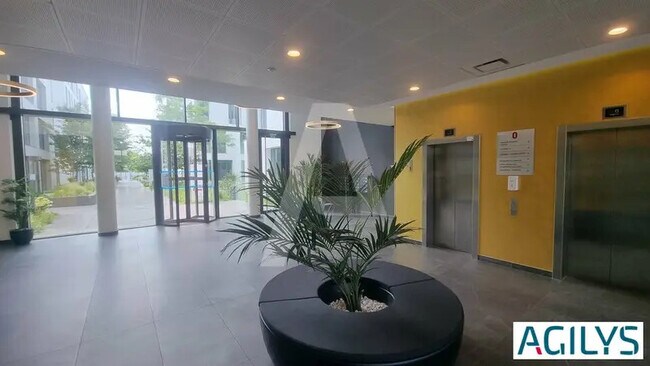 Plus de détails pour 11 Rue Ella Maillart, Massy - Bureau à louer