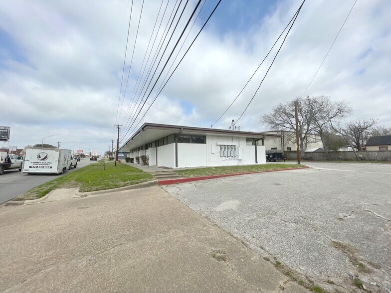 2601 S Texas Ave, Bryan, TX à louer - Photo de l’immeuble – Image 3 sur 7