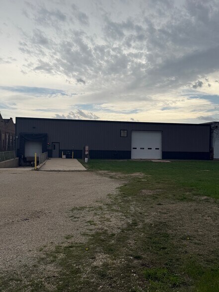 405 18th Ave, Rockford, IL à louer - Photo de l’immeuble – Image 3 sur 14