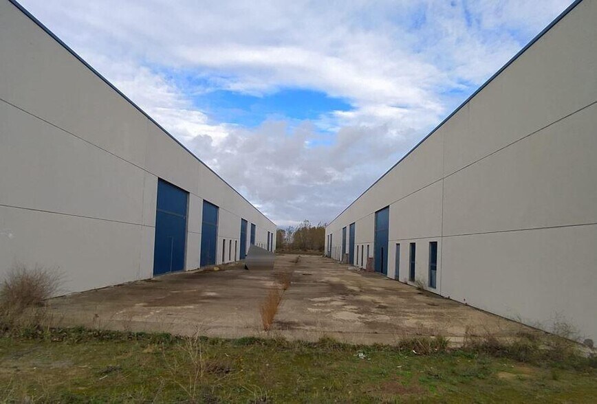 Industriel/Logistique dans Babilafuente à vendre - Photo de l’immeuble – Image 3 sur 16