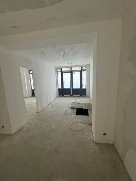Local commercial dans Paris à vendre - Photo de l’immeuble – Image 1 sur 10