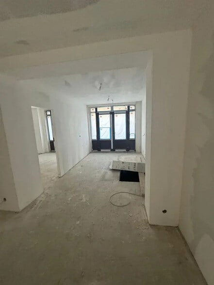 Local commercial dans Paris à vendre - Photo intérieure – Image 1 sur 10