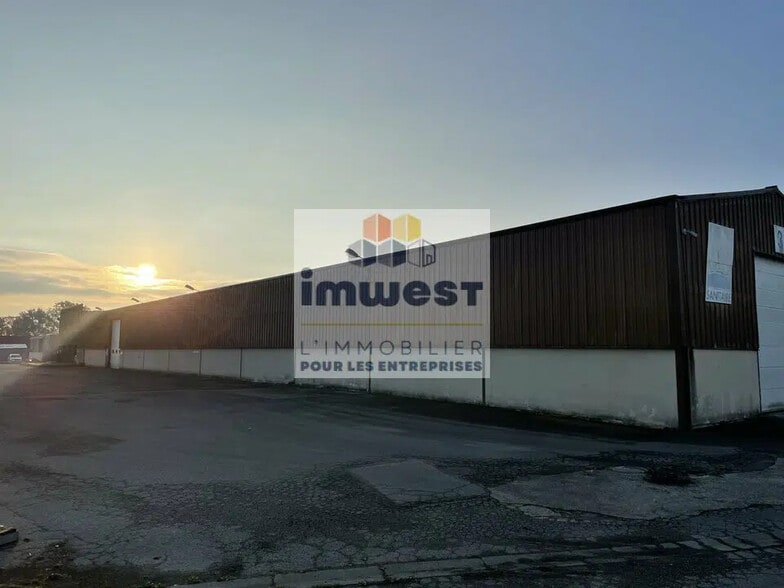 Local d’activités dans CHÂTEAUBOURG à louer - Photo de l’immeuble – Image 2 sur 3