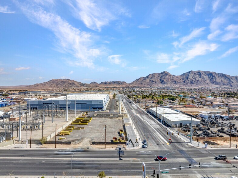N Nellis Blvd & E Carey Ave, Las Vegas, NV à louer - Photo de l’immeuble – Image 3 sur 6