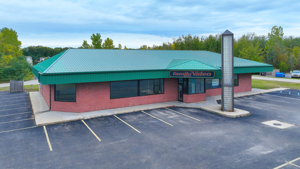 2472 E Apple Ave, Muskegon, MI à louer - Photo de l’immeuble – Image 1 sur 4