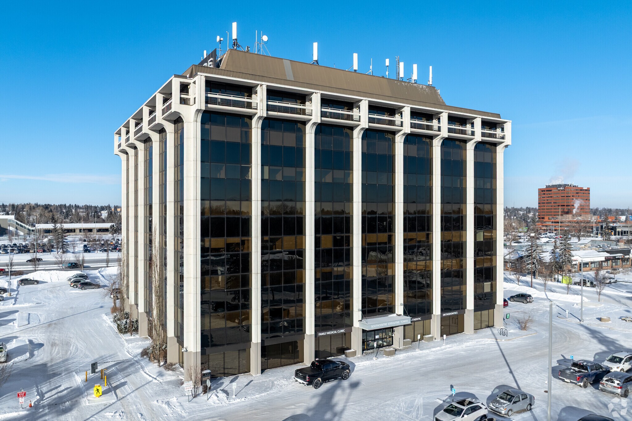 11012 Macleod Trl SE, Calgary, AB à louer Photo de l’immeuble– Image 1 sur 6