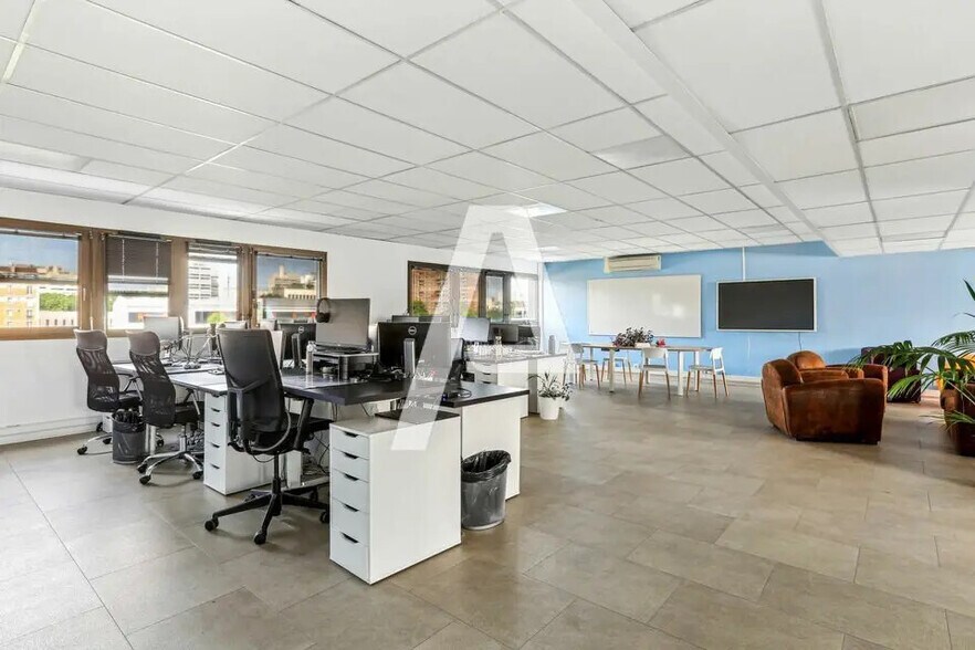 Bureau dans Ivry-sur-Seine à louer - Photo de l’immeuble – Image 2 sur 5