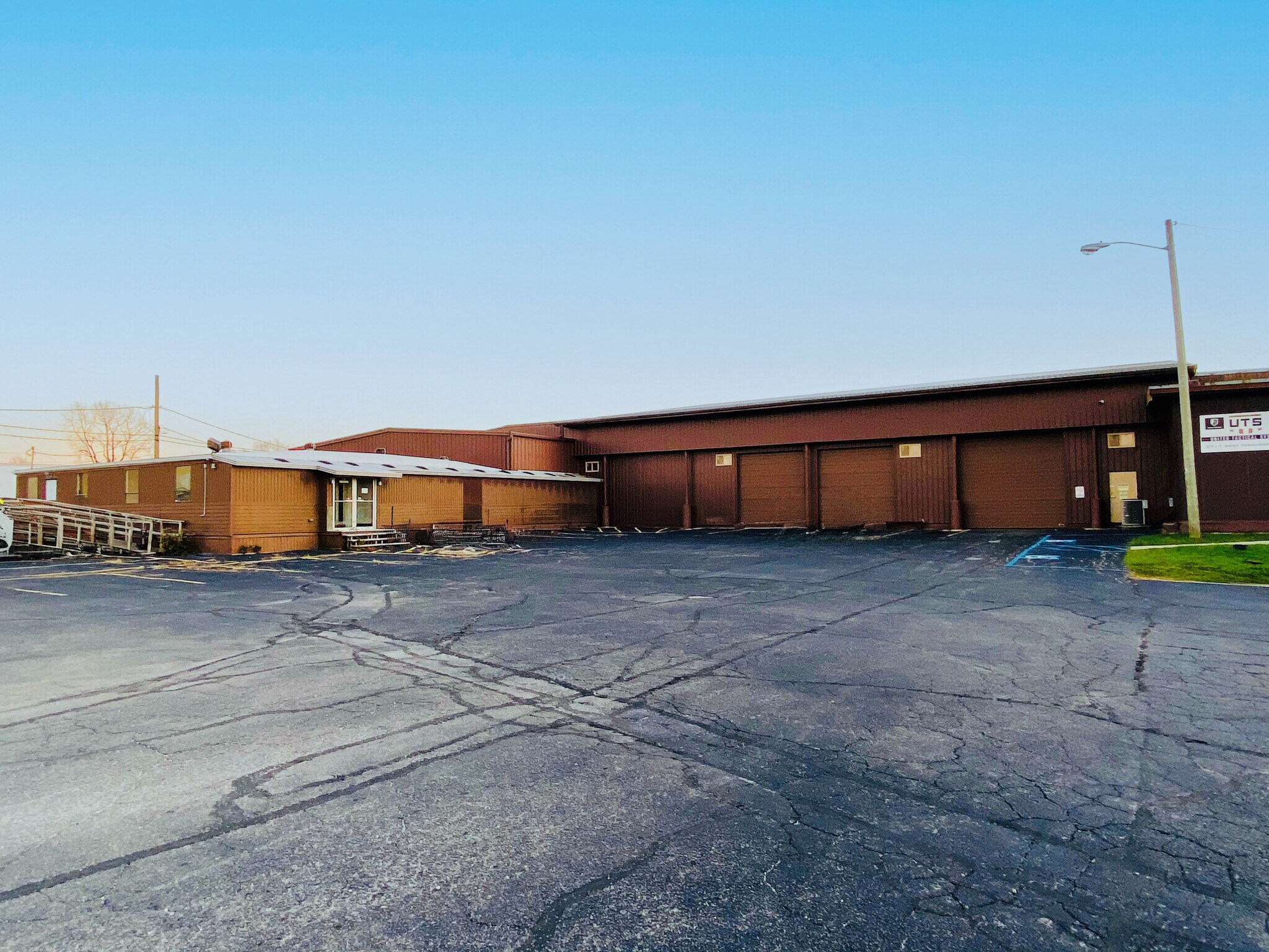 2713 W Ferguson Rd, Fort Wayne, IN à vendre Photo principale– Image 1 sur 9