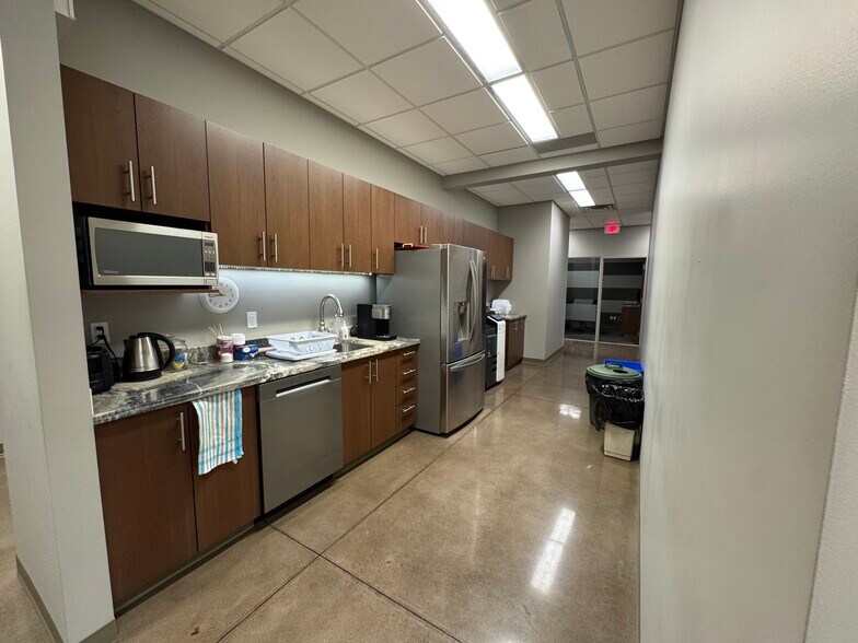 4950 106th Ave SE, Calgary, AB à louer - Photo de l’immeuble – Image 3 sur 5