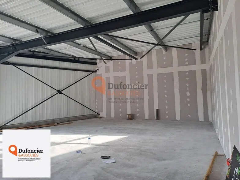 Local commercial dans Poitiers à louer - Photo de l’immeuble – Image 3 sur 4