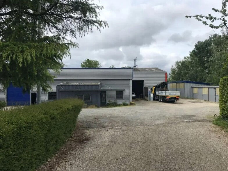 Local d'activités dans Gargas à vendre - Photo de l’immeuble – Image 2 sur 4