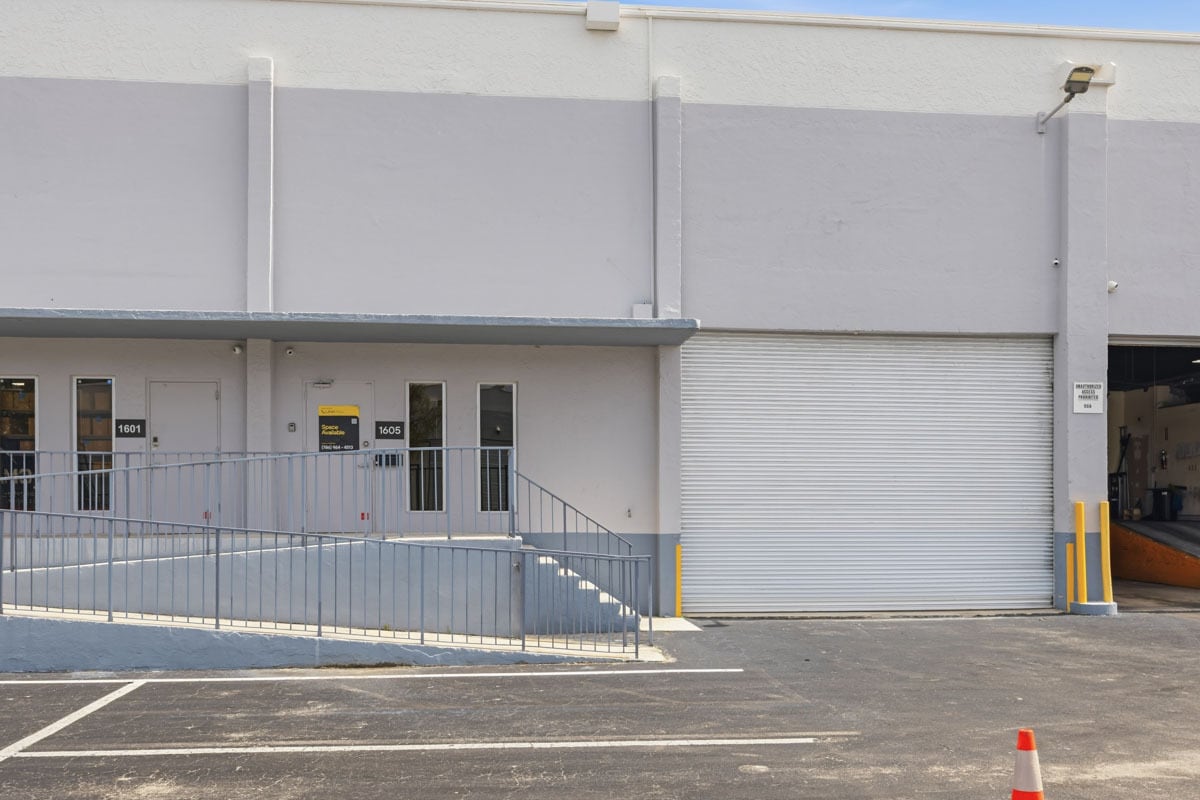 7950-7966 NW 14th St, Miami, FL à louer Photo de l’immeuble– Image 1 sur 9
