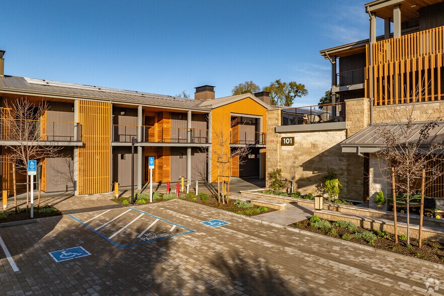 101 Dovetail Ln, Healdsburg, CA à louer - Photo de l’immeuble – Image 3 sur 5