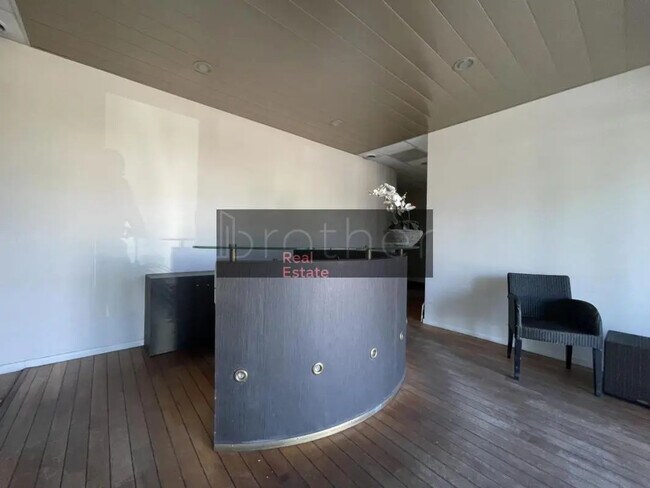 Plus de détails pour Bureau à vendre