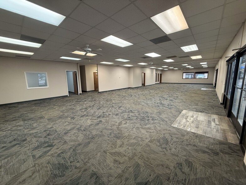 1021 S Washington St, Bismarck, ND à louer - Photo de l’immeuble – Image 3 sur 10