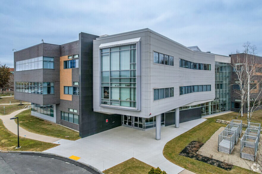 610 Lincoln St, Waltham, MA à louer - Photo de l’immeuble – Image 2 sur 5