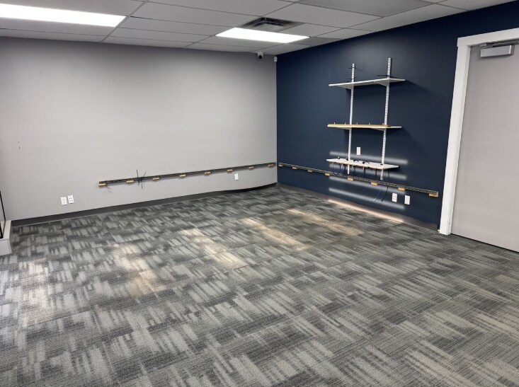 4003-4015 97th St NW, Edmonton, AB à louer - Photo intérieure – Image 3 sur 7