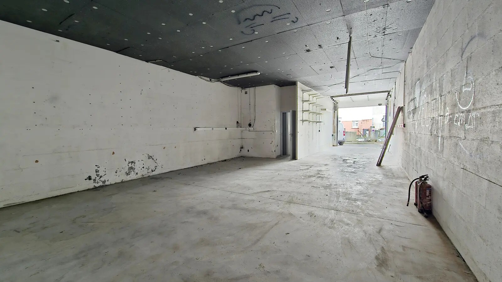 Local d’activités dans La Queue-en-Brie à louer Photo de l’immeuble– Image 1 sur 13