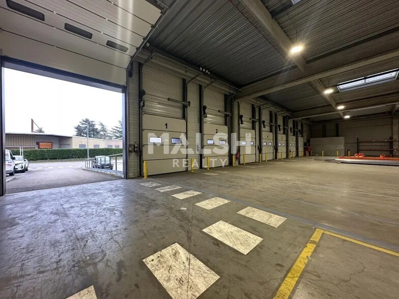 Local d’activités dans Corbas à louer - Photo de l’immeuble – Image 3 sur 22