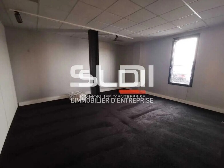 Bureau dans Vaulx-Milieu à louer - Photo de l’immeuble – Image 3 sur 9