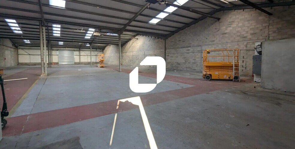 Local d’activités dans Servon à louer - Photo intérieure – Image 2 sur 6