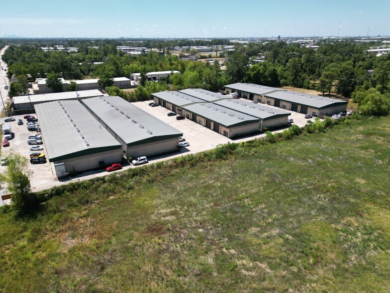 16721 Hollister St, Houston, TX à louer - Photo de l’immeuble – Image 3 sur 4